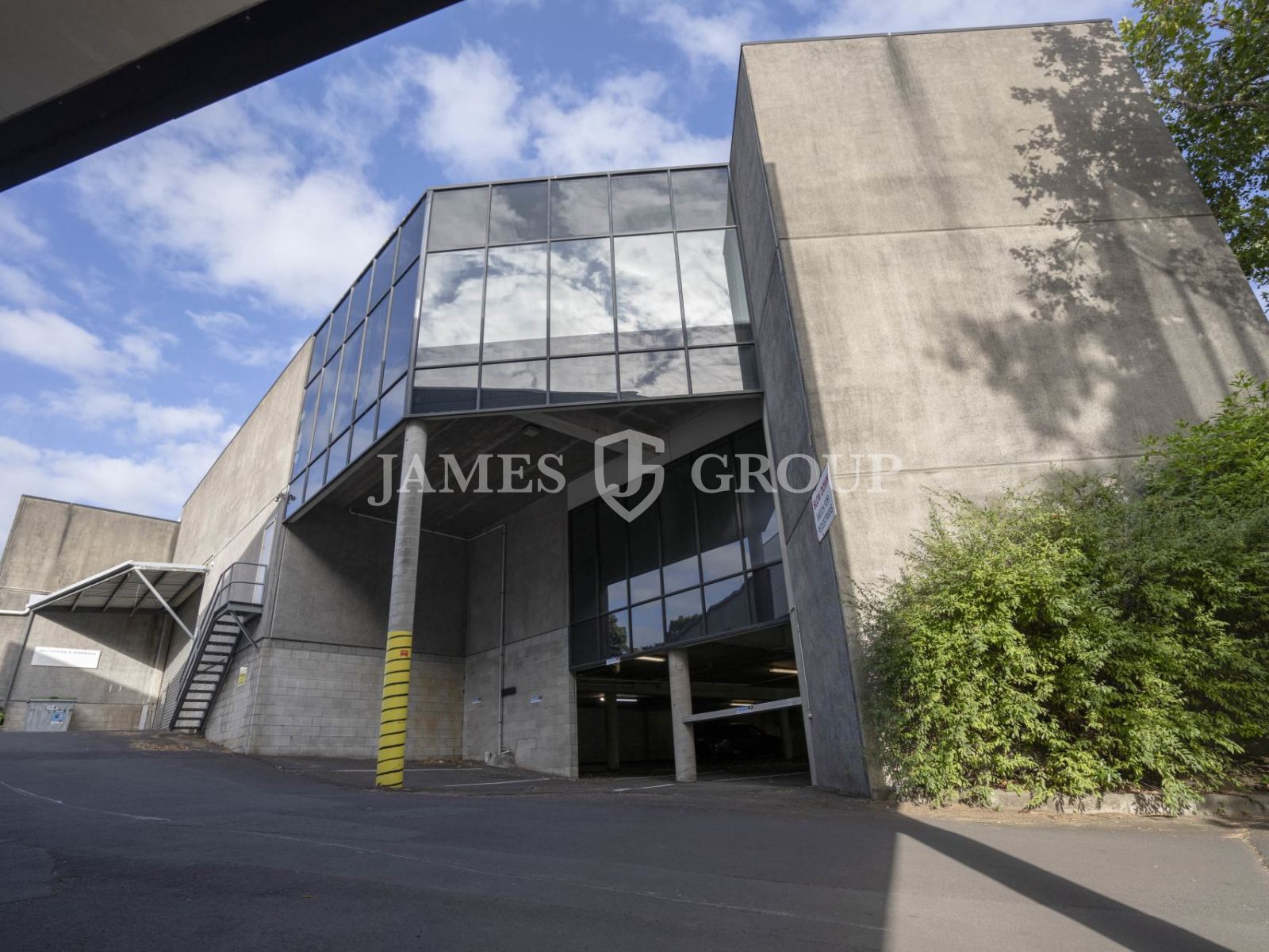 High Stud Warehouse + Modern Office In City Fringe
