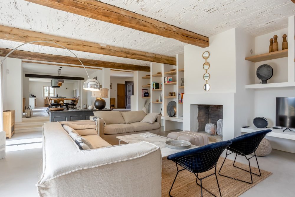 Photographs of Mas la Mirande villa in Provence - Image 6 of 49