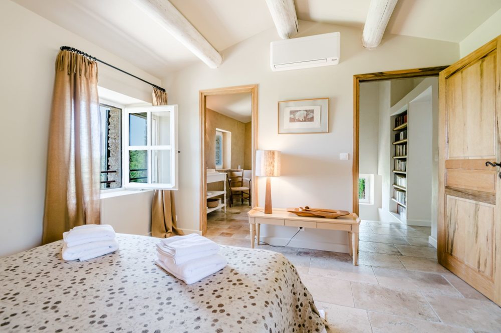 Photographs of Mas Ambre villa in Provence - Image 19 of 51