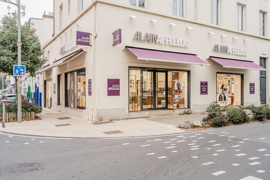 Magasin Opticien 14 place Napoléon 85000 LA ROCHE-SUR-YON extérieur