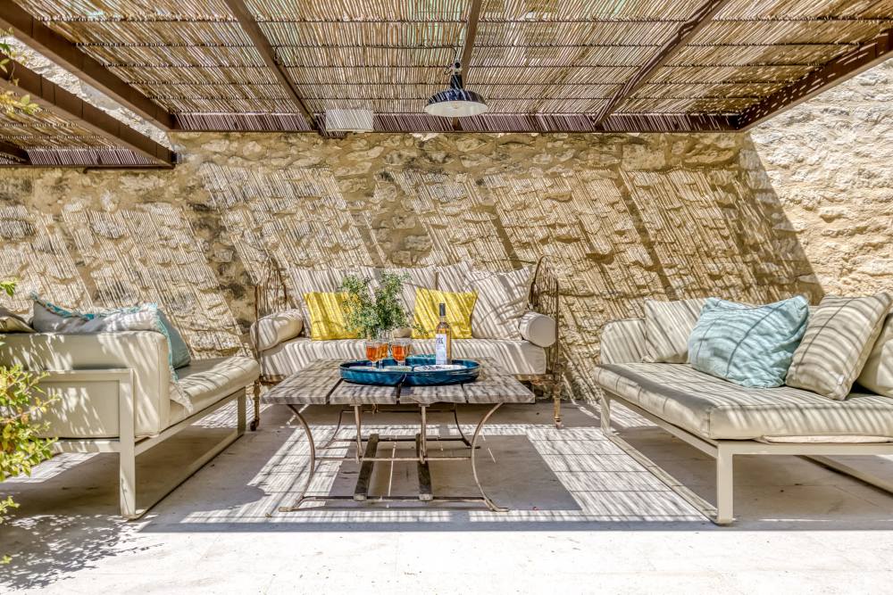 Photographs of Le Mas des Amandiers villa in Provence - Image 11 of 41