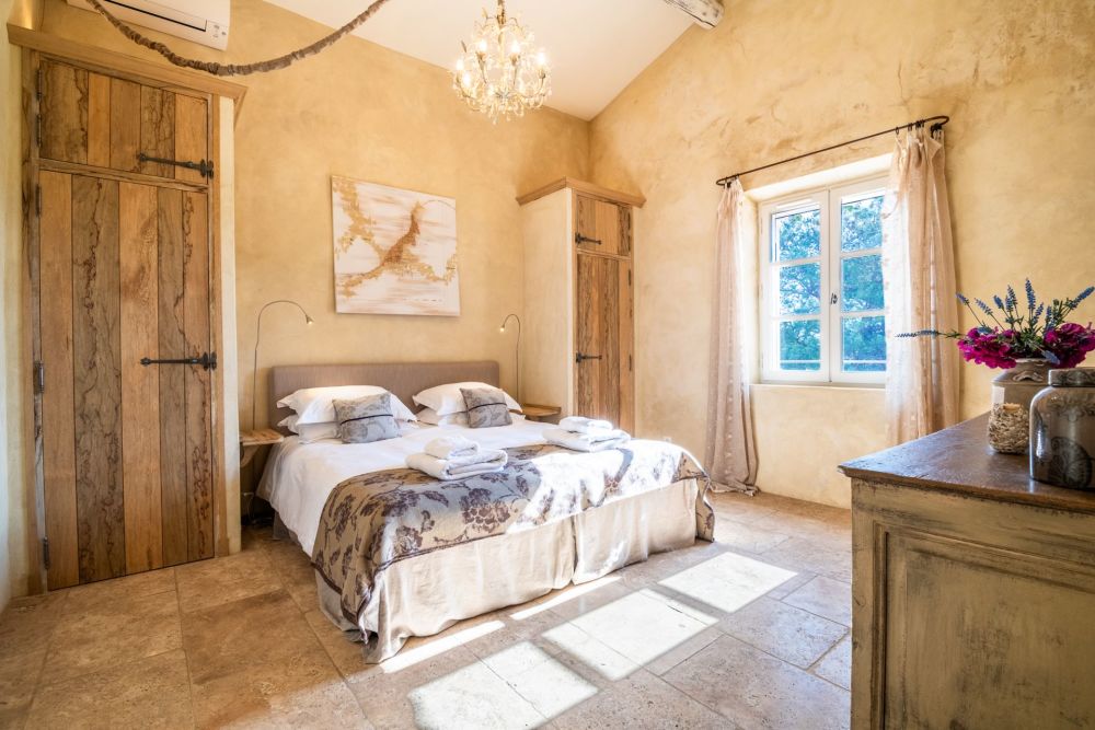 Photographs of Mas du Milan villa in Provence - Image 23 of 50