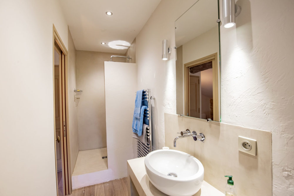 Photographs of Mas du Real villa in Provence - Image 30 of 36