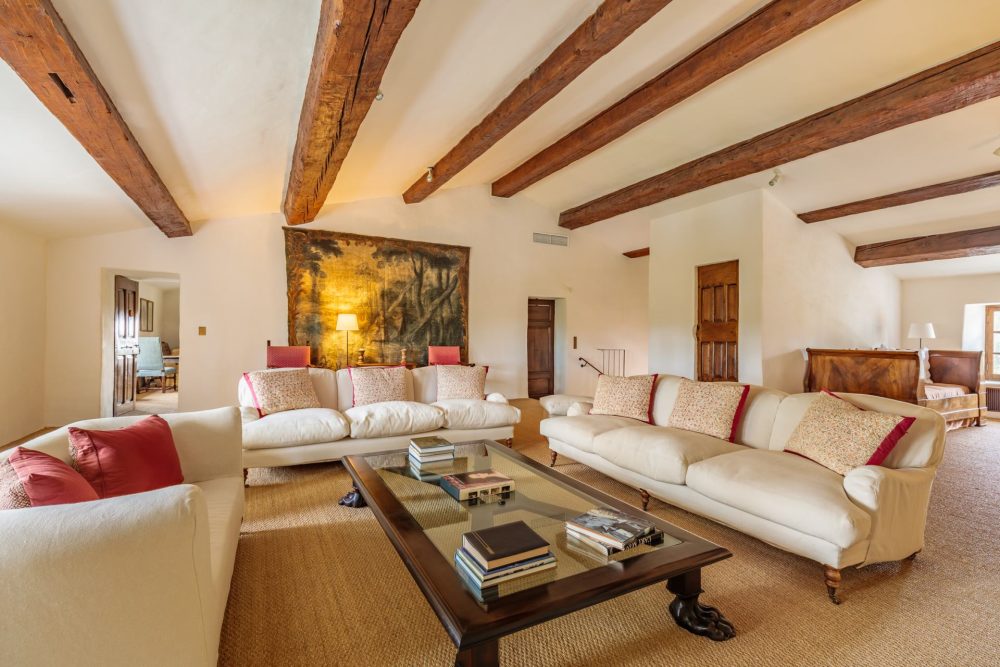 Photographs of Chateau de Sannes villa in Provence - Image 28 of 61