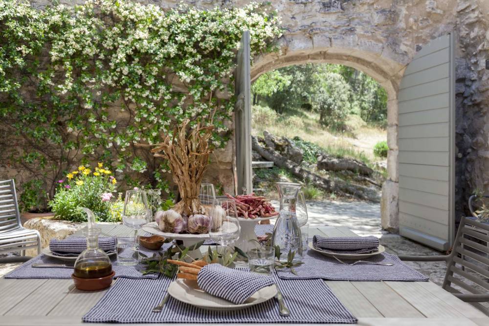 Photographs of Mas la Calade villa in Provence - Image 4 of 38