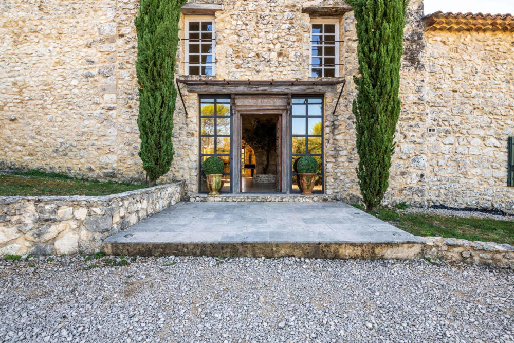 Photographs of Mas des Gardois villa in Provence - Image 5 of 58
