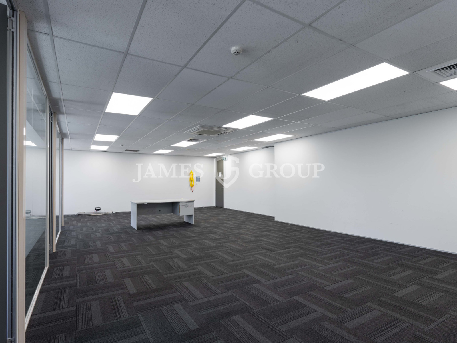 A-grade Airport Oaks Office