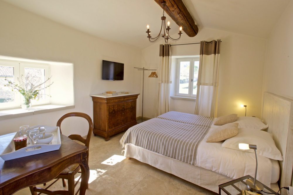 Photographs of Mas des Cerisiers villa in Provence - Image 21 of 34