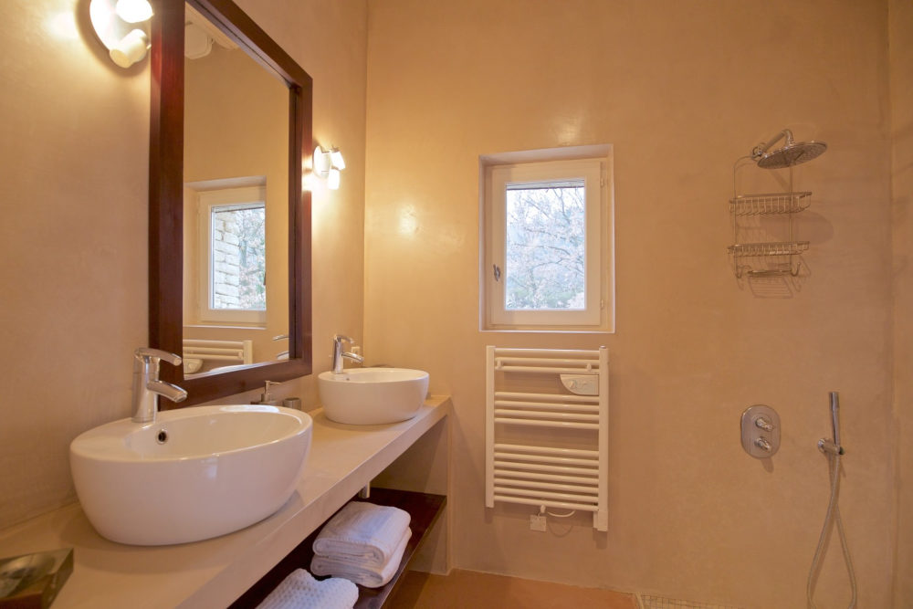 Photographs of A Laise en Provence villa in Provence - Image 16 of 25