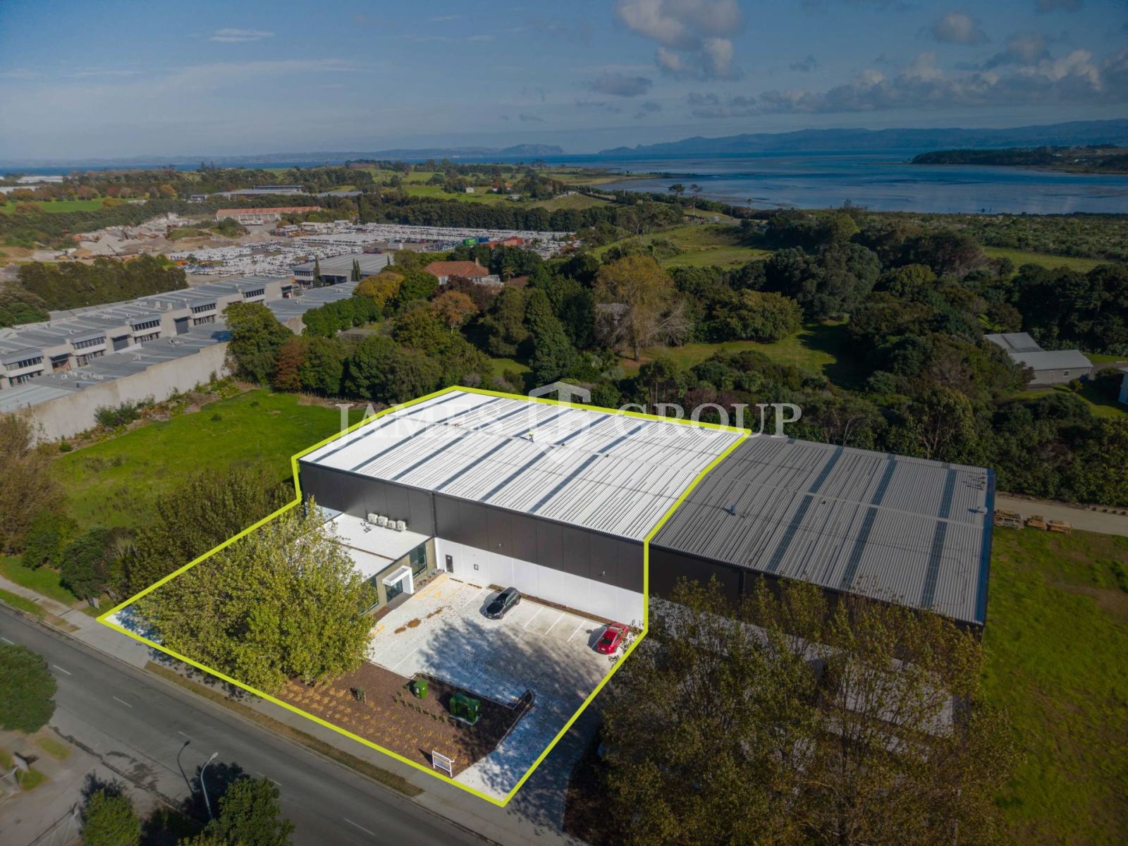 Brand New High-stud Unit – Drive-through Access
