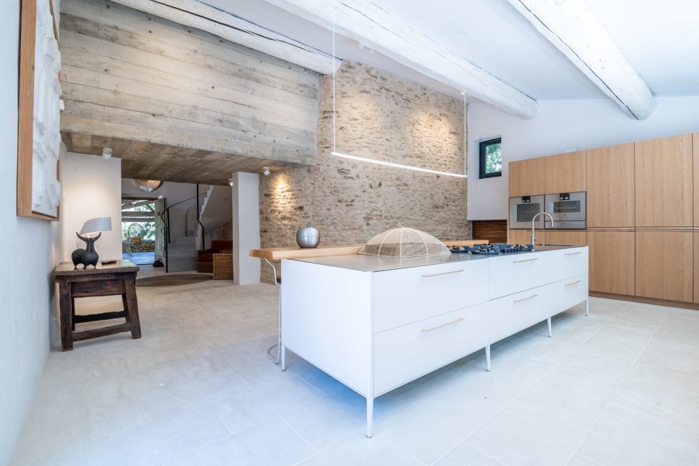 Photographs of Mas la Gineste villa in Provence - Image 11 of 46