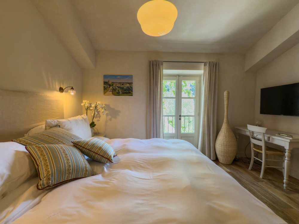 Photographs of Domaine des Murmures villa in Provence - Image 39 of 52