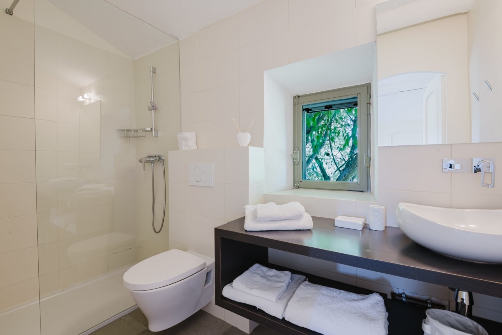 Photographs of Mas des Nénuphars villa in Provence - Image 29 of 54