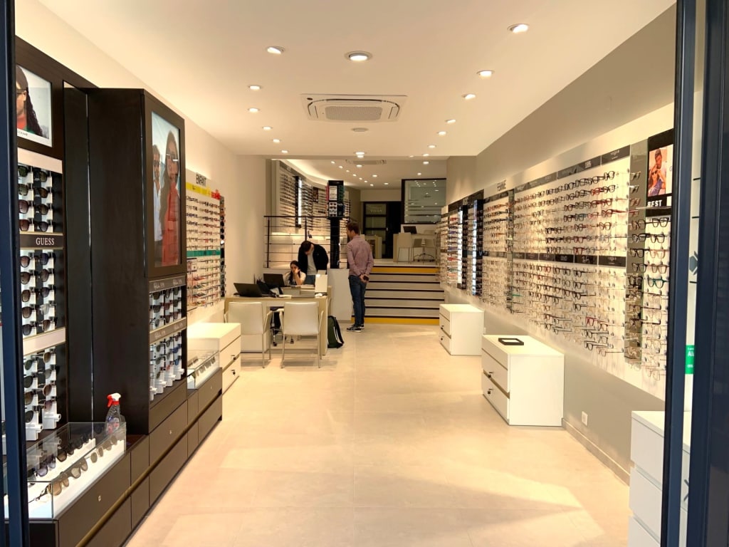 Magasin Opticien 23 place des Bancs 87000 LIMOGES intérieur