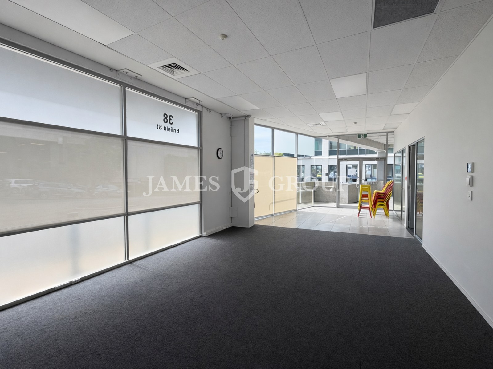 Light-filled Gf Office With Three Meeting Rooms