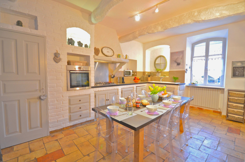 Photographs of La Cour villa in Provence - Image 9 of 34