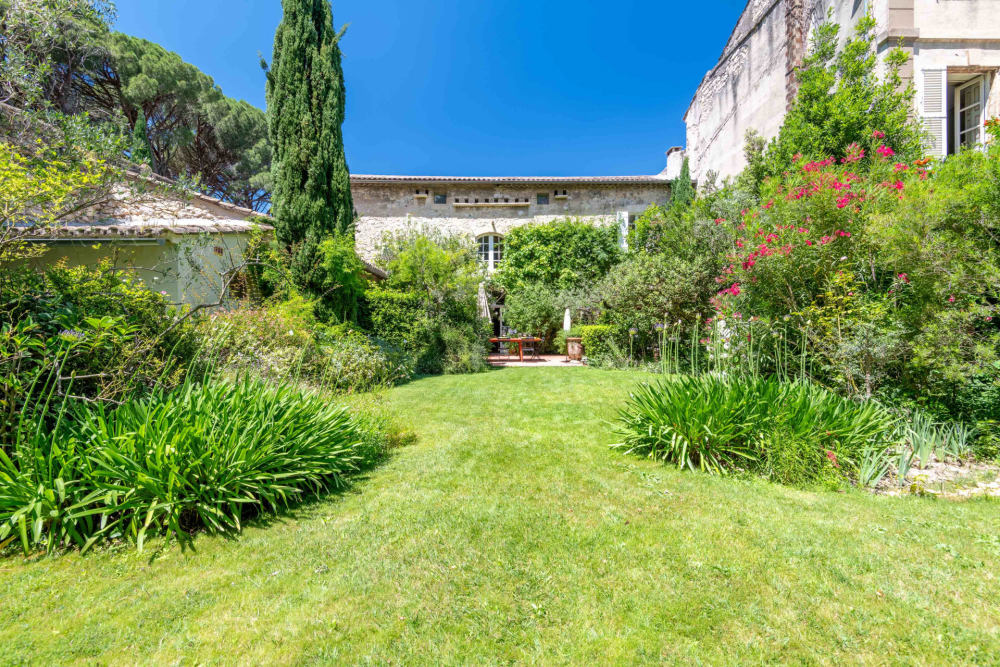 Photographs of Mas de Montolivet villa in Provence - Image 2 of 42