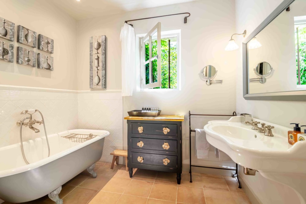 Photographs of Domaine de Villeblanche villa in Provence - Image 34 of 60