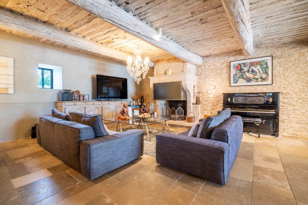 Photographs of Bastide de la Senancole villa in Provence - Image 8 of 52