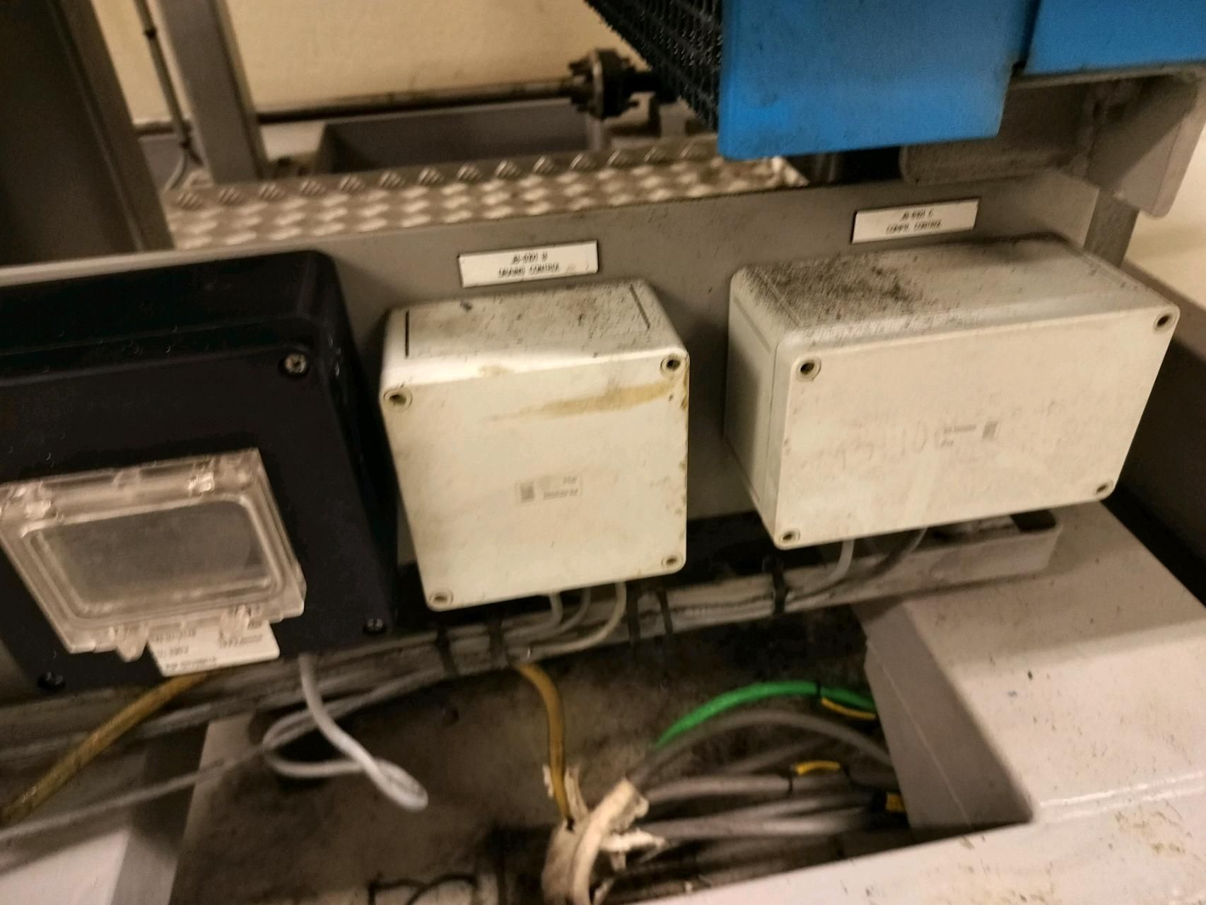 Compressors with dryers-Hydrovane - Image 10