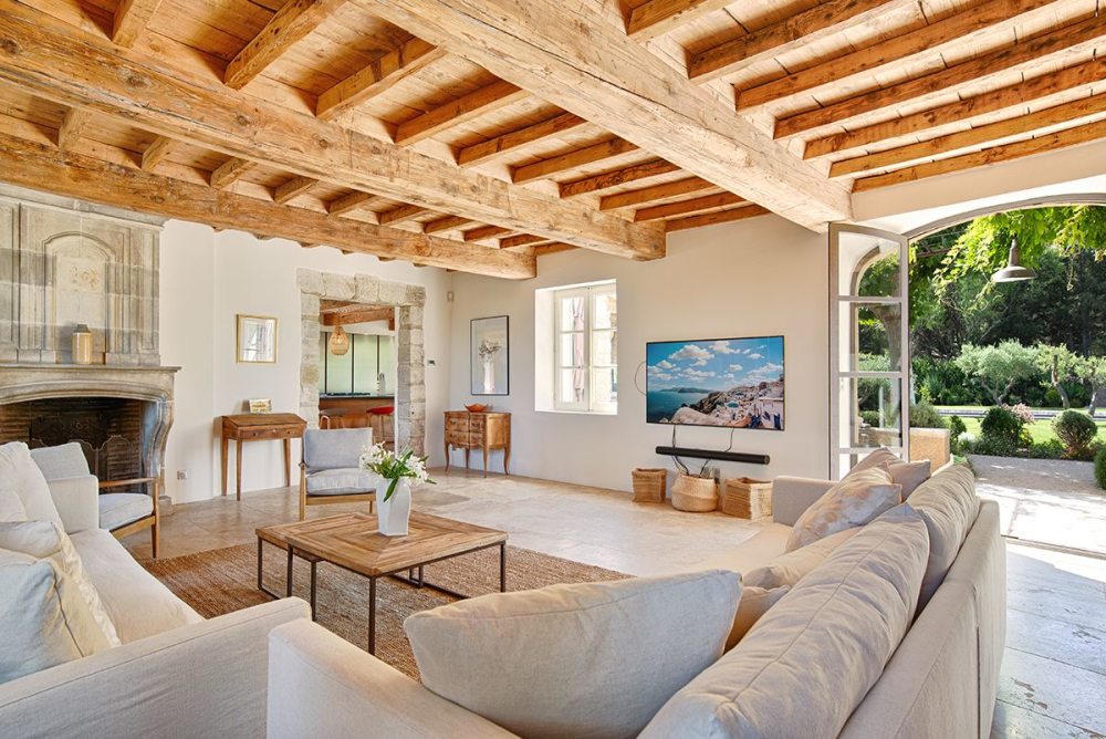 Photographs of Mas de Isa villa in Provence - Image 8 of 41