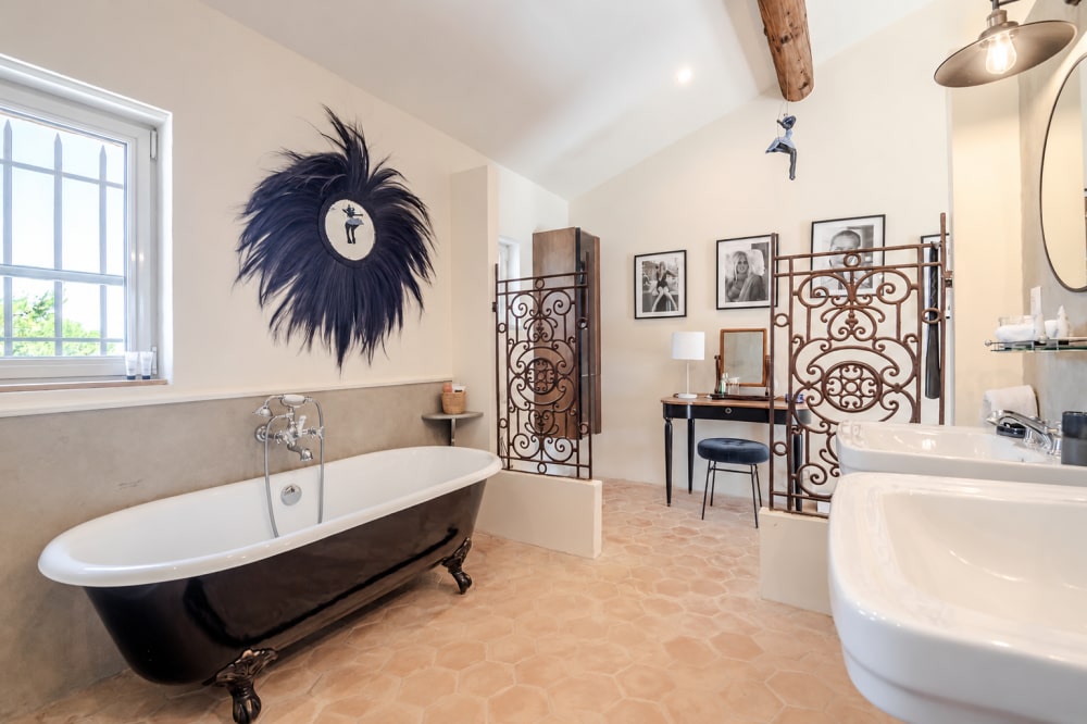 Photographs of Mas la Gloriette villa in Provence - Image 26 of 51