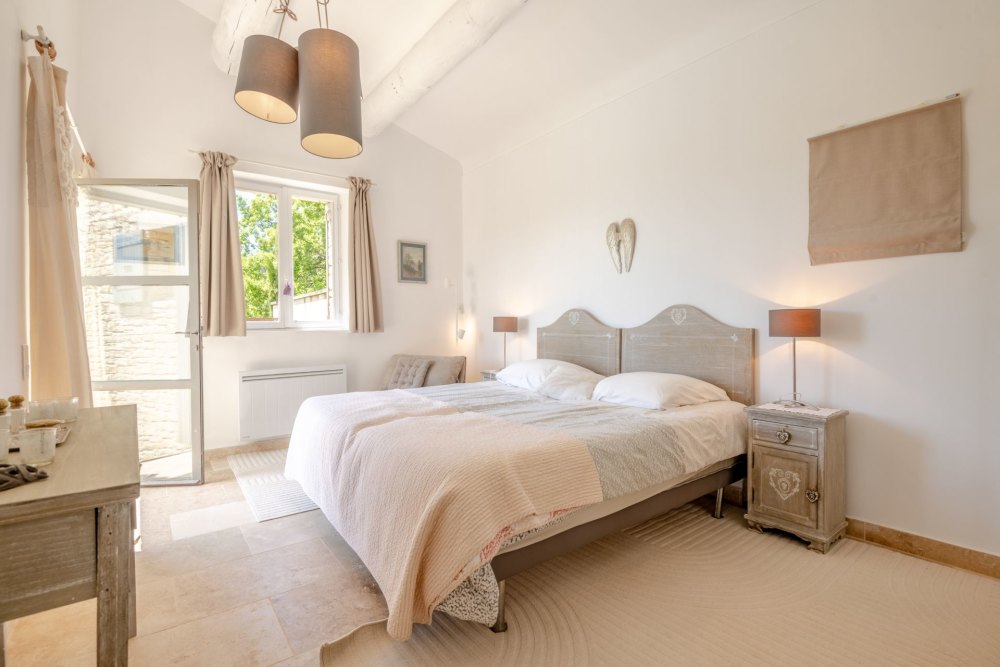 Photographs of Mas Bonheur villa in Provence - Image 17 of 32