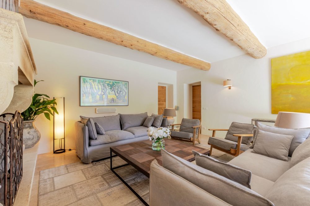 Photographs of Mas du Poète villa in Provence - Image 7 of 39