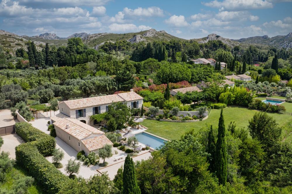 Photographs of Mas Eole villa in Provence - Image 1 of 39