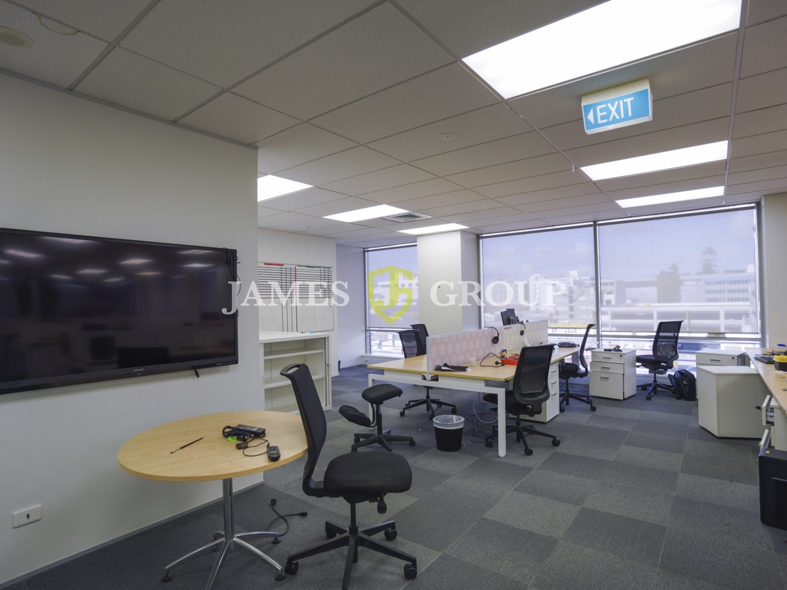 Full Floor With Impressive Fit-out