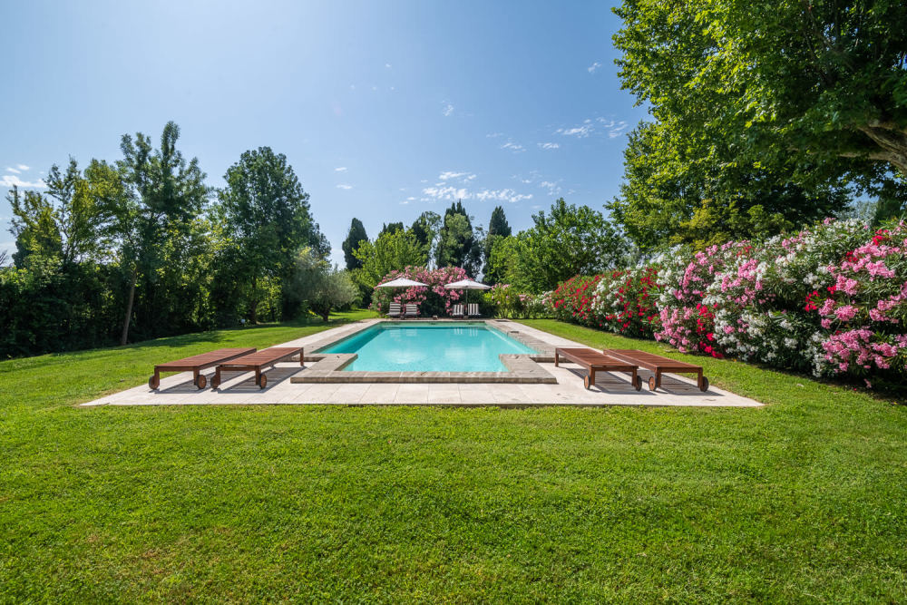 Photographs of Mas de la Sorgue villa in Provence - Image 1 of 45