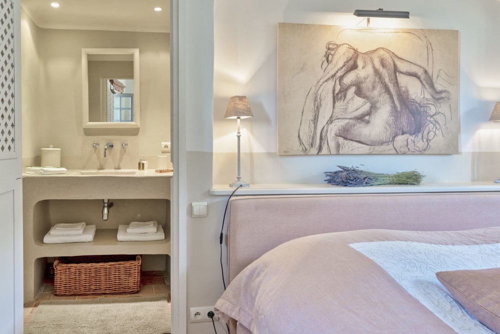Photographs of Mas de la Quietude villa in Provence - Image 38 of 48