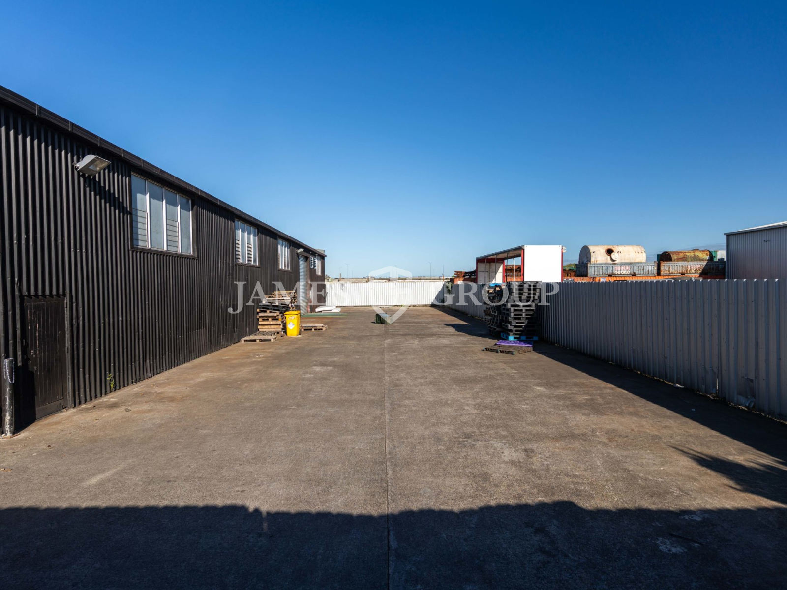 High-stud Heavy Industry Warehouse & Yard