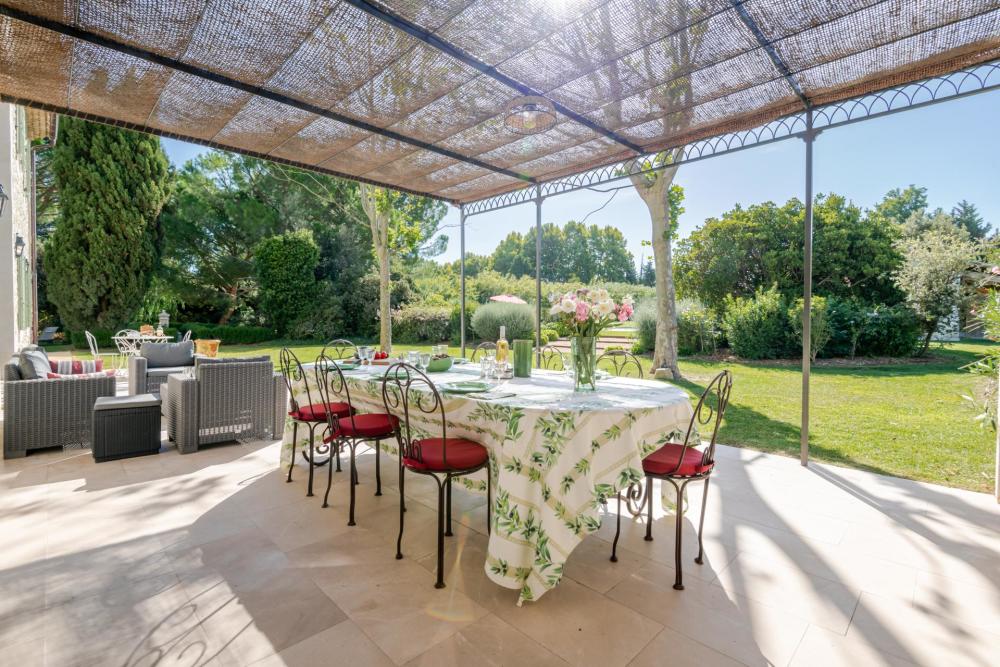 Photographs of Mas du Lauzange villa in Provence - Image 38 of 43