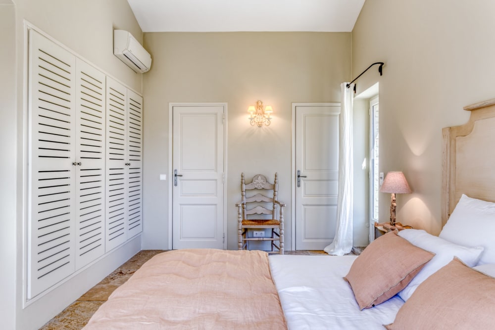 Photographs of Mas des Mésanges villa in Provence - Image 20 of 35