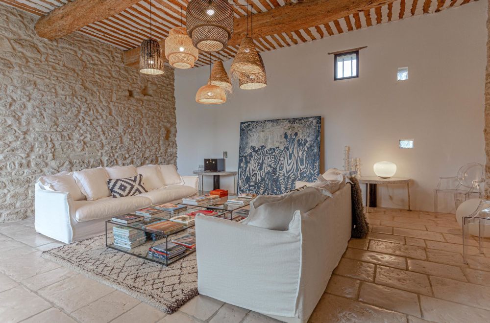 Photographs of Mas de la Sorgue villa in Provence - Image 11 of 45