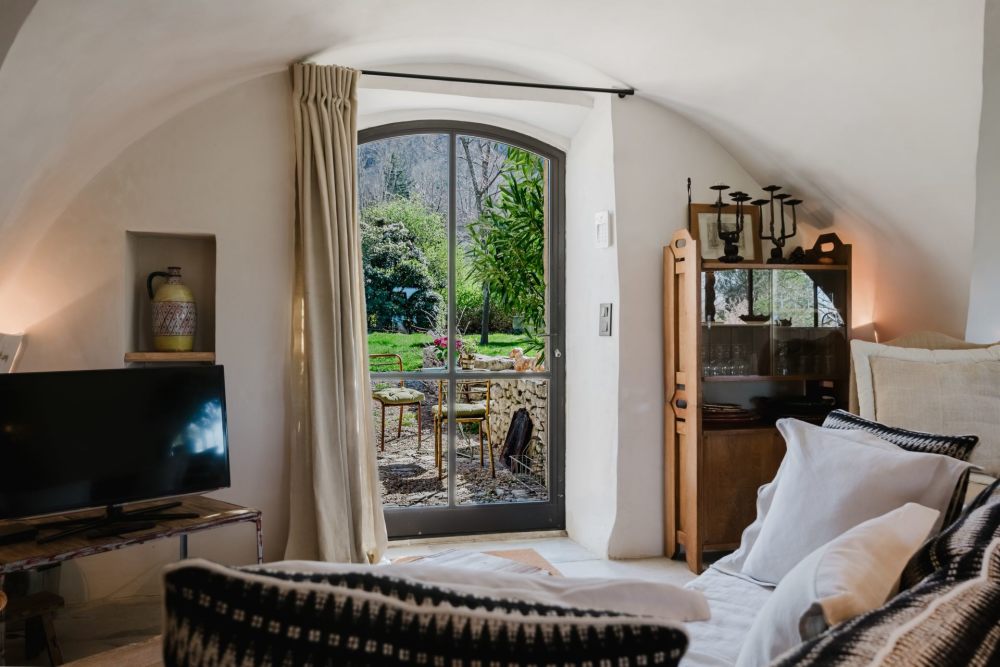 Photographs of Mas des Bleuets villa in Provence - Image 10 of 44