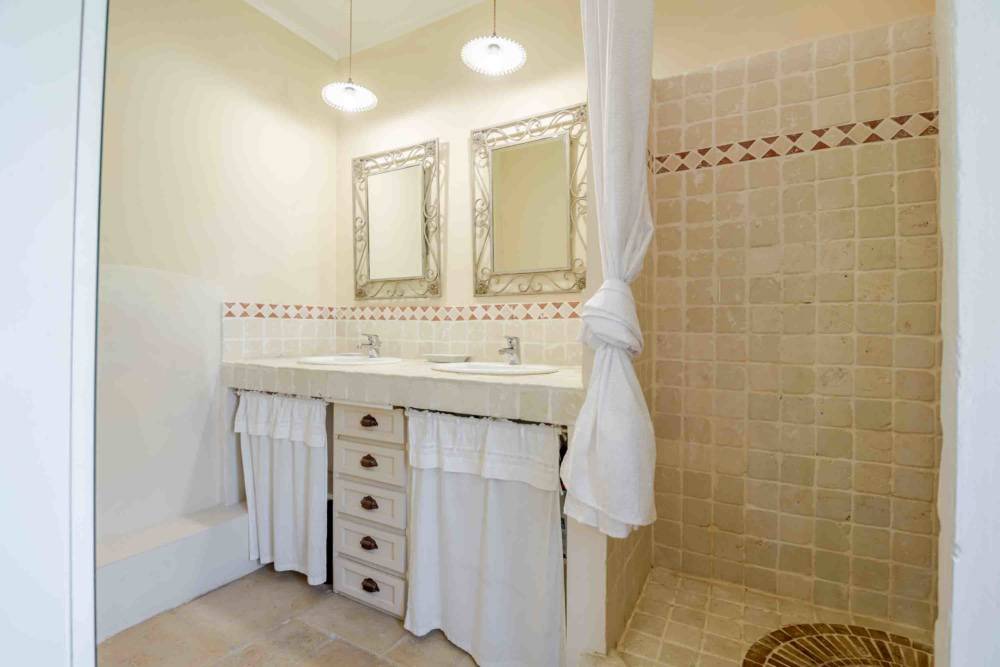 Photographs of Mas du Grelot villa in Provence - Image 34 of 39