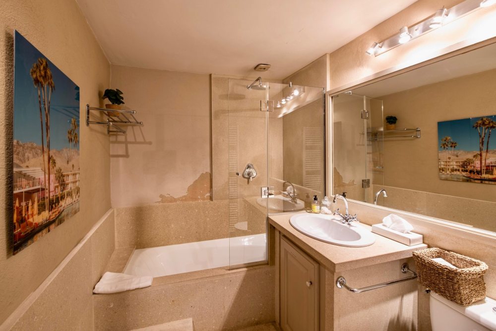 Photographs of Mas de la Reine villa in Provence - Image 39 of 41