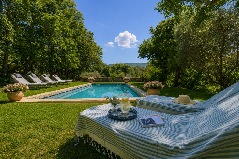 Photographs of Le Mas des Amandiers villa in Provence - Image 2 of 41