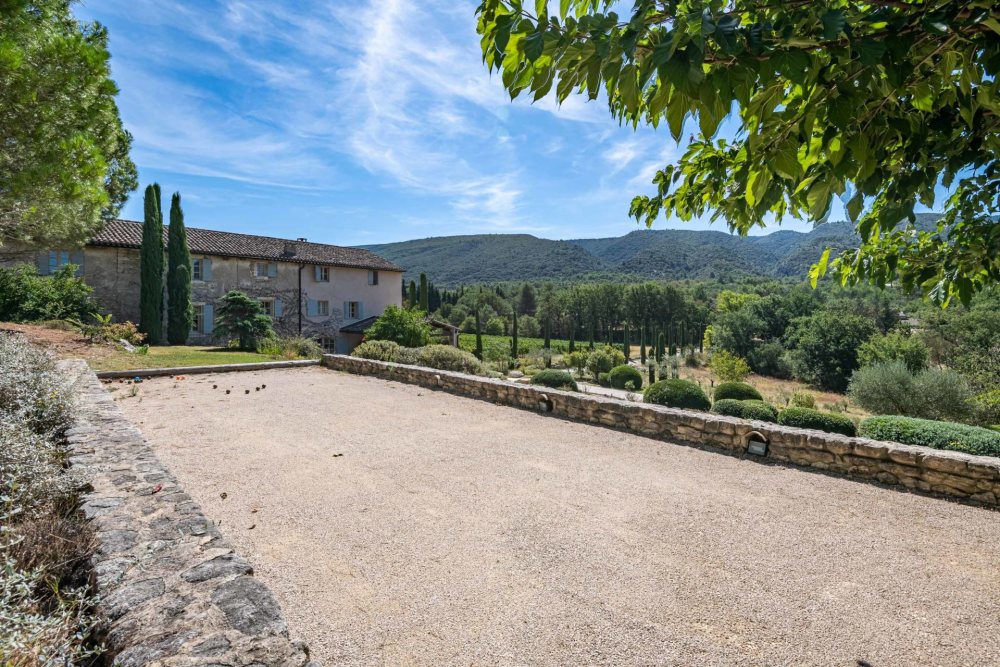 Photographs of Mas de la Salamandre villa in Provence - Image 5 of 57