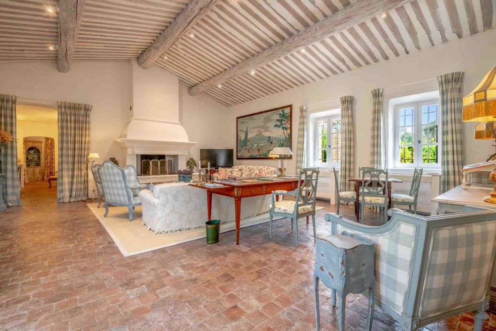 Photographs of Mas Provencal villa in Provence - Image 7 of 38