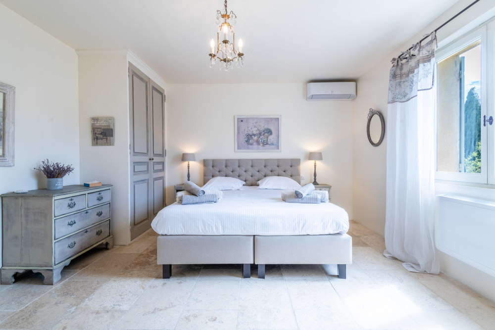 Photographs of La Charmerie villa in Provence - Image 27 of 35