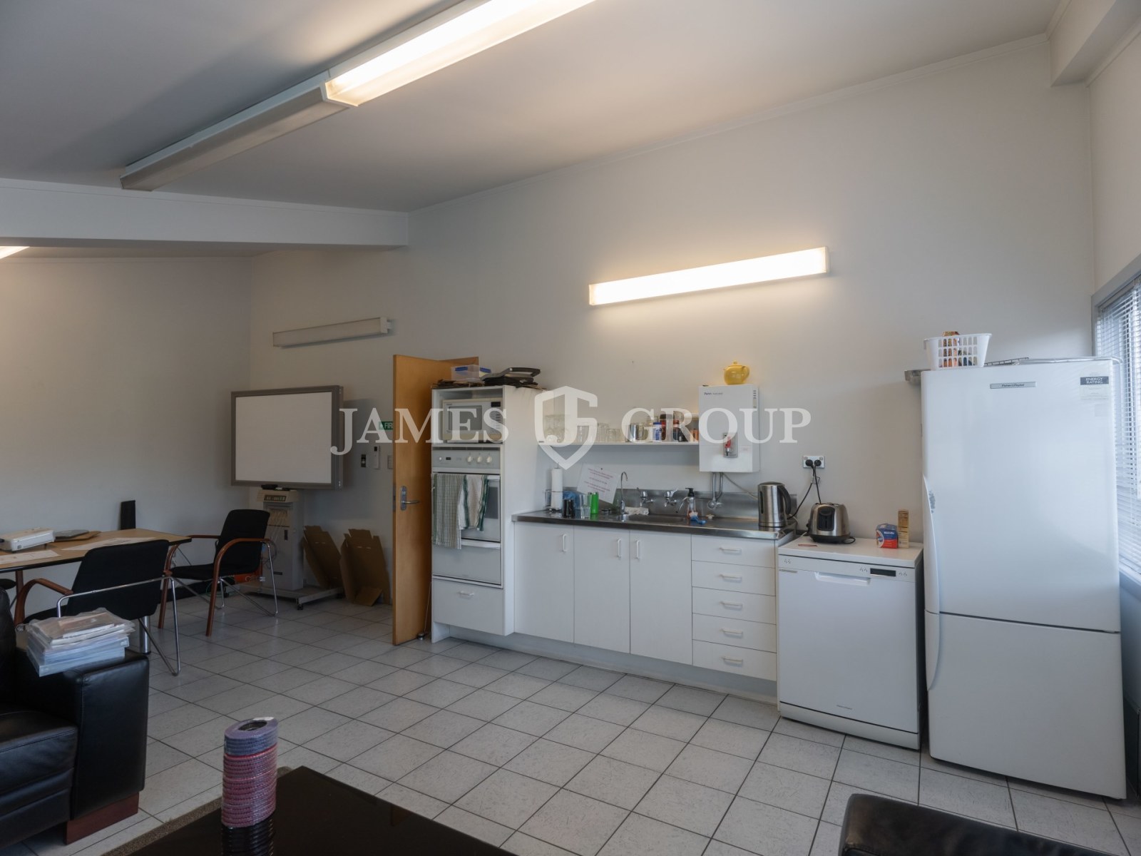 727m² High Profile Patiki Warehouse + Yard
