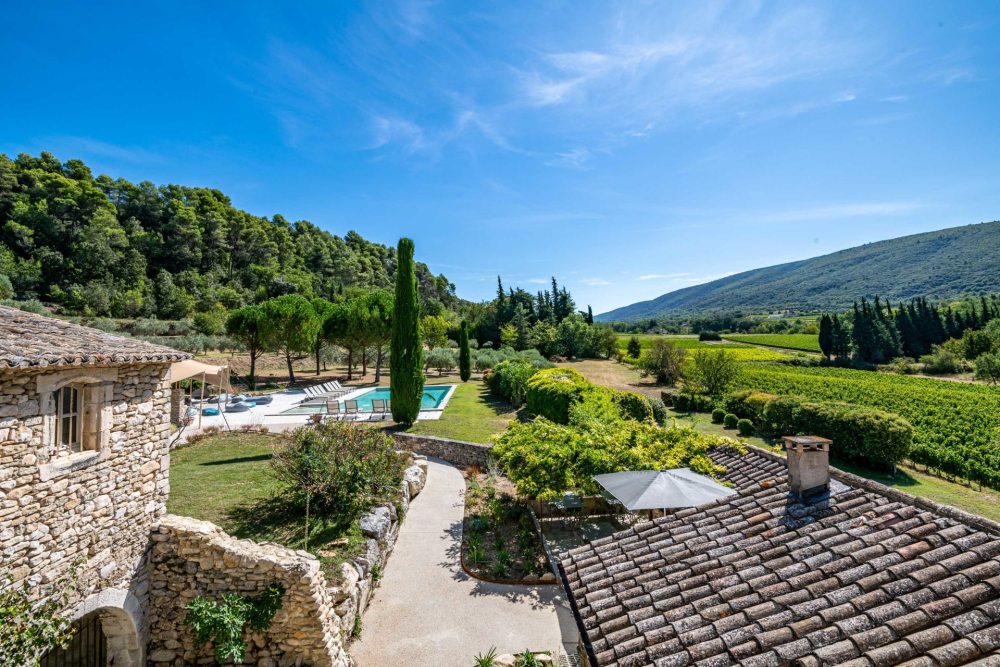 Photographs of Mas de la Salamandre villa in Provence - Image 3 of 57