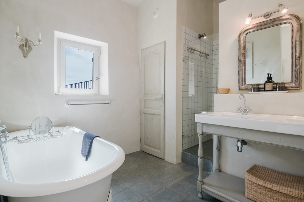 Photographs of Mas la Bergerie de Cabrieres villa in Provence - Image 25 of 56