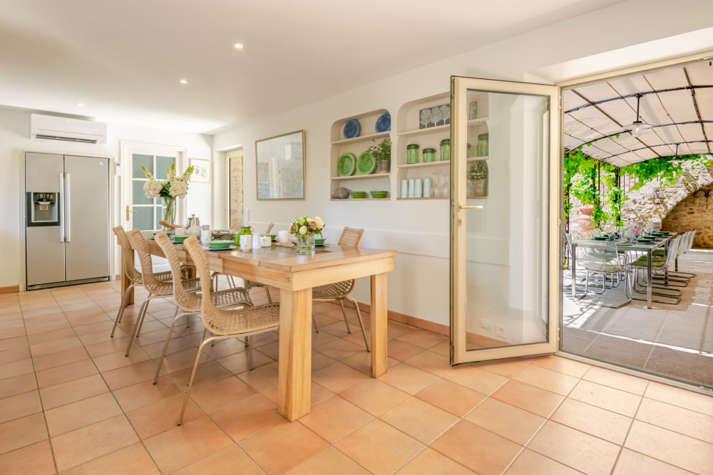 Photographs of Mas de Ribe villa in Provence - Image 10 of 50