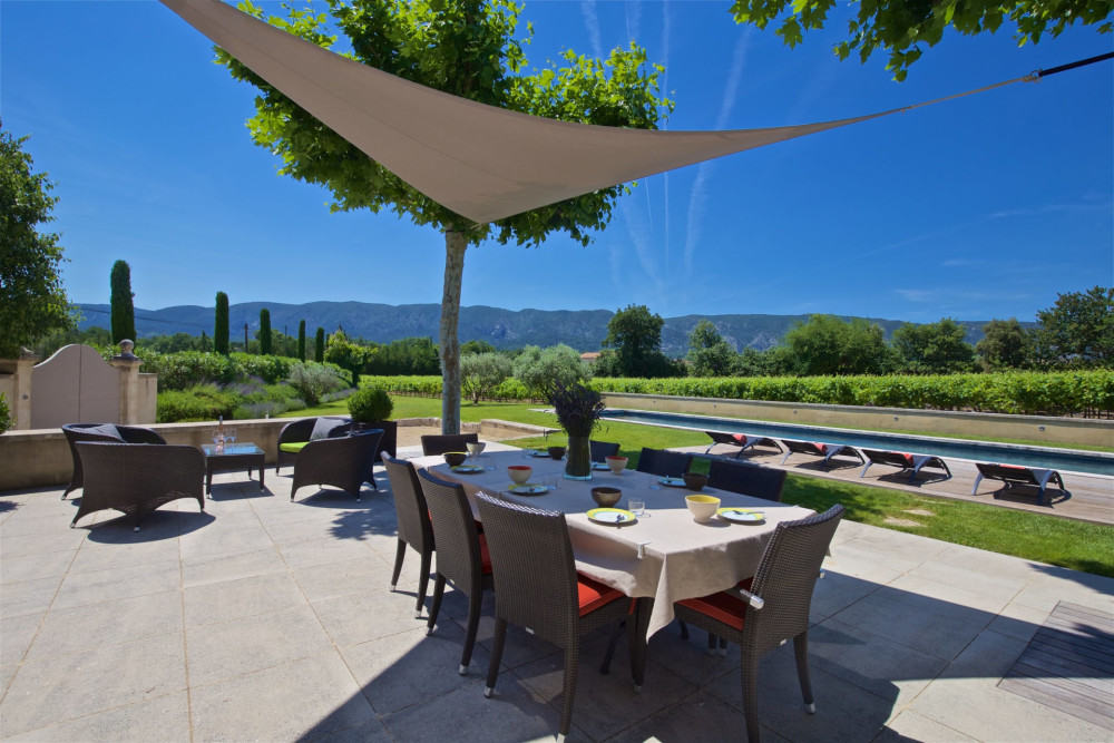 Photographs of Mas des Platanes villa in Provence - Image 3 of 36