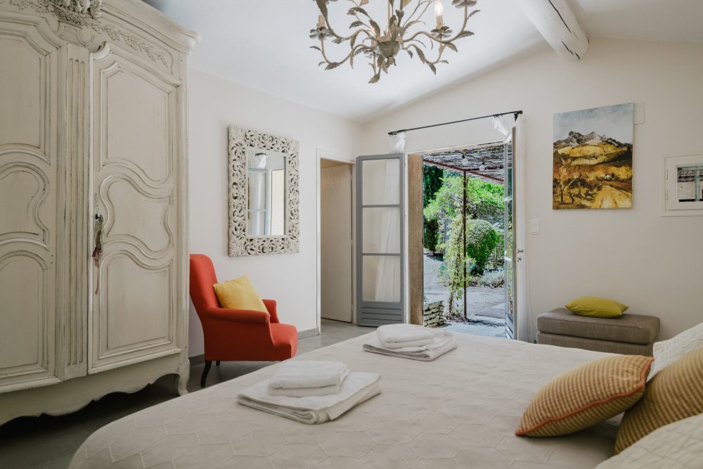 Photographs of Mas des Nénuphars villa in Provence - Image 39 of 54
