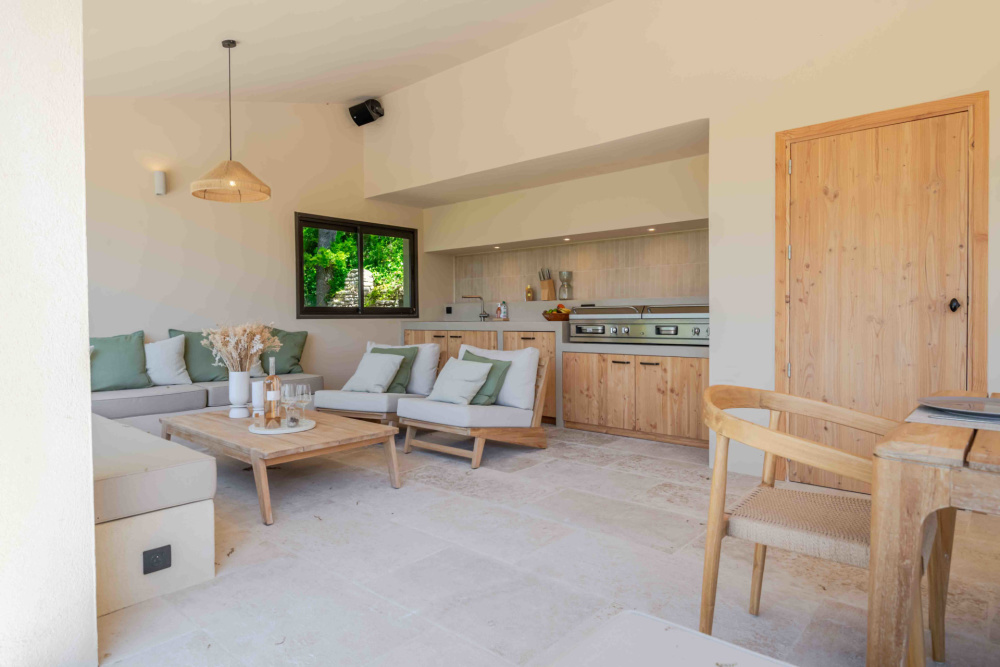 Photographs of A l’ombre des Chênes villa in Provence - Image 18 of 35